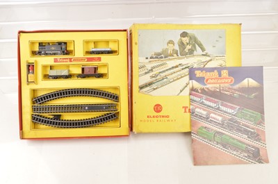 Lot 9 - Tri-ang TT Gauge T 10 Goods Train Set