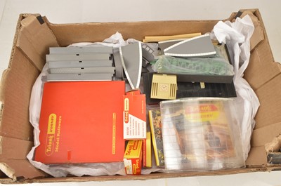Lot 38 - Tri-ang Hornby 00 gauge Canopy Station and Accessories (qty)