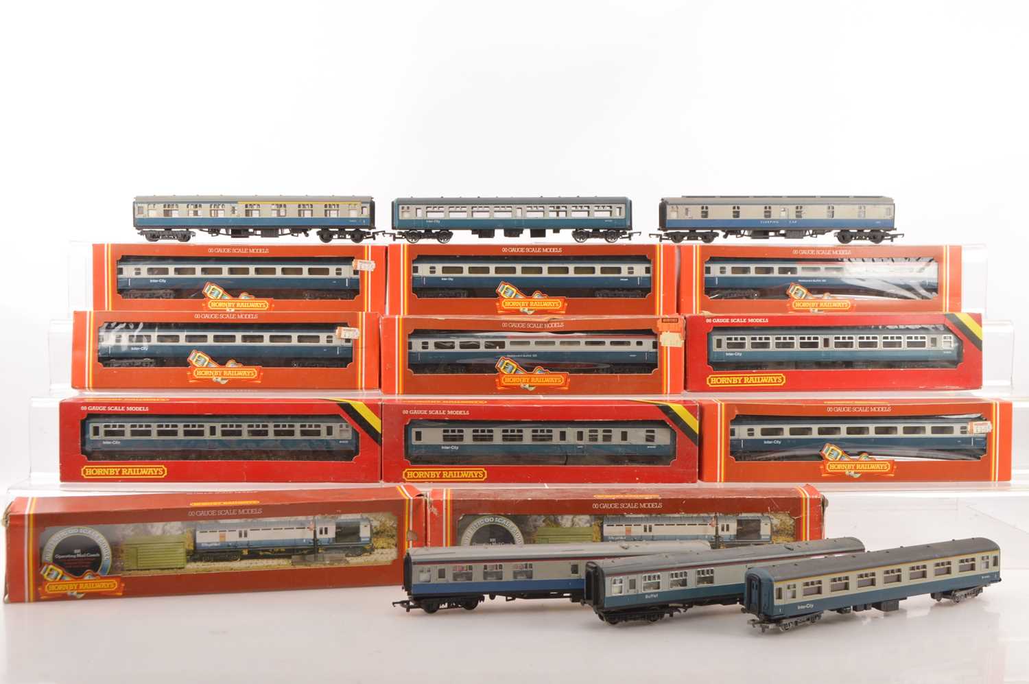 Lot 62 - Hornby 00 gauge Coaches in BR blue/grey liveries (20)