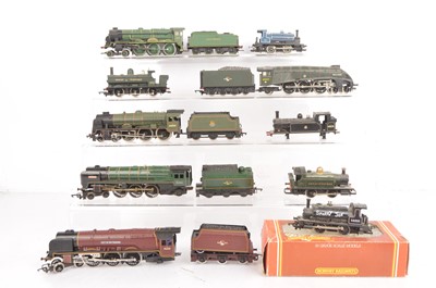 Lot 77 - Hornby 00 gauge Flying Scotsman set with other Steam locomotives (10)