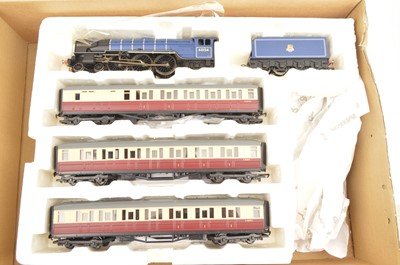 Lot 85 - Hornby 00 gauge Steam Locomotive  Passenger Train set (1)