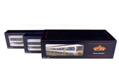Lot 125 - Bachmann 00 gauge 3-car Diesel Multiple unit in original boxes and sleeve (1)
