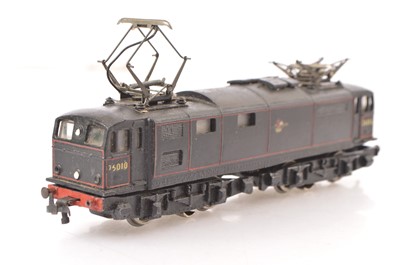 Lot 146 - Trix Twin 00 Gauge F105 BR black 2/3 Rail EM1 26010 Twin Pantograph Bo-Bo Electric Locomotive