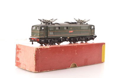 Lot 147 - Trix Twin 00 Gauge F105 BR green 2/3 Rail EM1 26056 'Triton' Twin Pantograph Bo-Bo Electric Locomotive