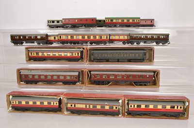 Lot 189 - Boxed Trix TTR 00 Gauge 'less common' coaching stock (12)