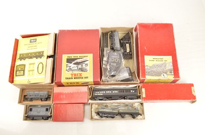 Lot 190 - Boxed Trix TTR 00 Gauge 'Action Accessories' (6)