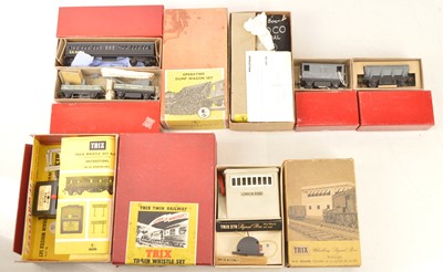 Lot 191 - Boxed Trix TTR 00 Gauge 'Action Accessories' (7)