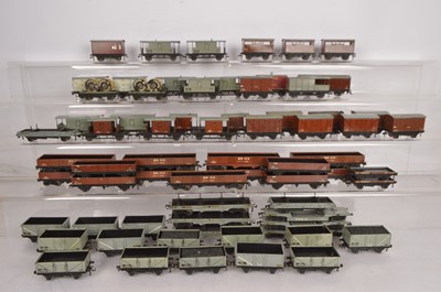Lot 232 - Hornby-Dublo 00 Gauge 3-Rail unboxed BR bogie and 4-wheel Goods Rolling Stock