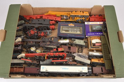 Lot 346 - Hornby Dapol Peco Dublo and other 00 gauge cranes and wagons (40)