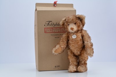 Lot 16 - A Steiff limited edition replica 1926 teddy bear.