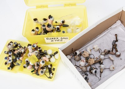 Lot 99 - A quantity of doll eyes