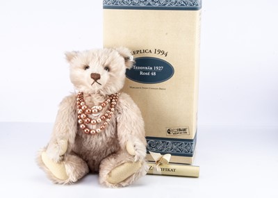 Lot 130 - A Steiff limited edition 1927 Teddy Rose replica