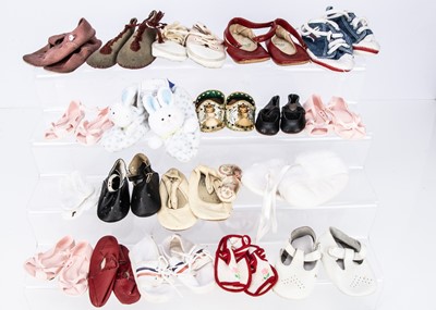 Lot 166 - A large quantity of child and dolls shoes