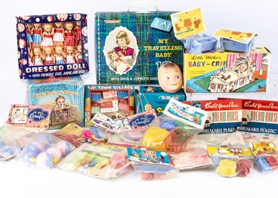 Lot 187 - A large quantity of Hong Kong dolls and toys