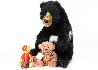Lot 308 - An extremely large unjointed Asiatic black moon bear