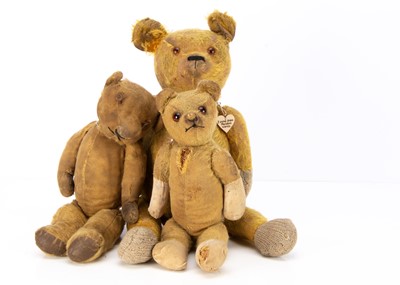 Lot 329 - A 1930s English teddy bear