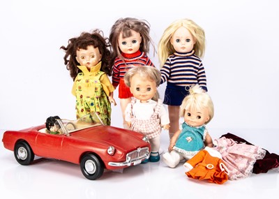 Lot 378 - Six vinyl/plastic dolls