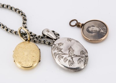 Lot 1 - A collection of early 20th century lockets