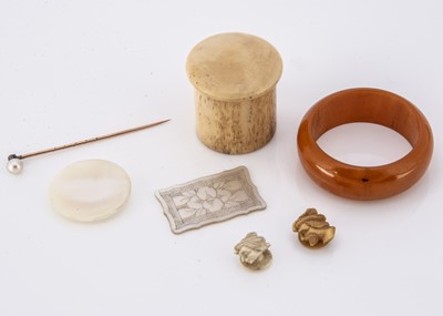 Lot 3 - An Edwardian pearl and gold stick pin