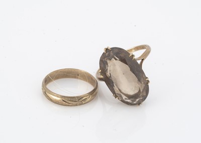 Lot 17 - A 9ct gold wedding band
