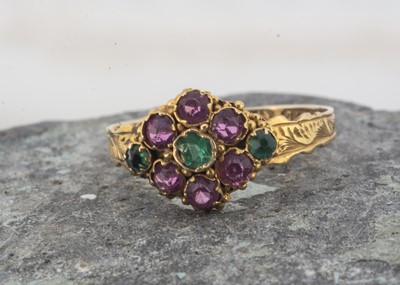 Lot 29 - A Victorian yellow metal paste set cluster ring