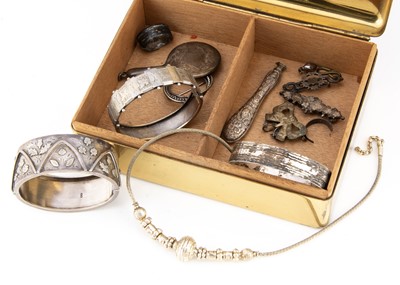 Lot 31 - A small collection of silver and white metal jewels