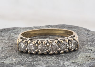 Lot 53 - A 18ct diamond six stone ring