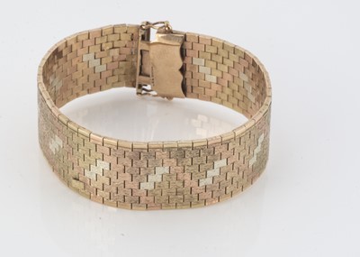Lot 64 - A 9ct three colour gold bracelet