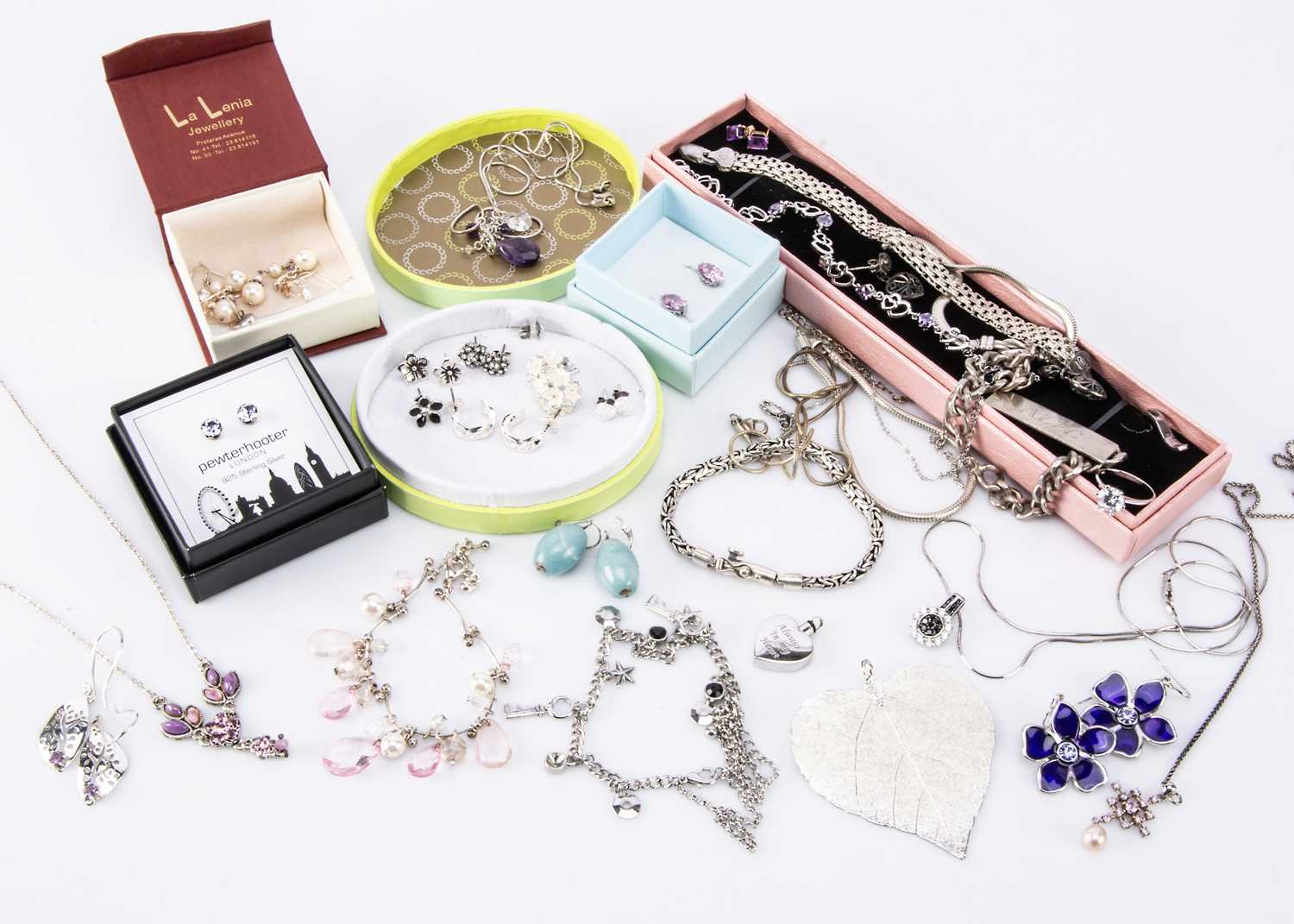 Lot 77 - A collection of silver and other costume jewels