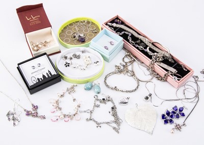 Lot 77 - A collection of silver and other costume jewels