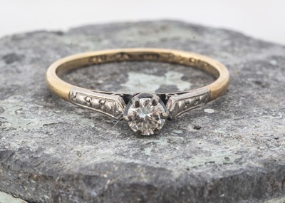 Lot 87 - An 18ct & platinum diamond solitare