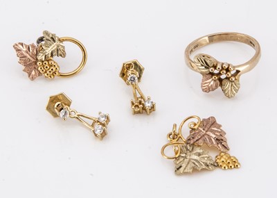 Lot 97 - A pair of 19ct gold diamond ear studs