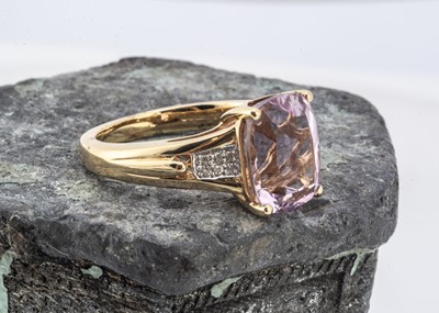 Lot 114 - A contemporary QVC 18ct gold spodumene and diamond dress ring