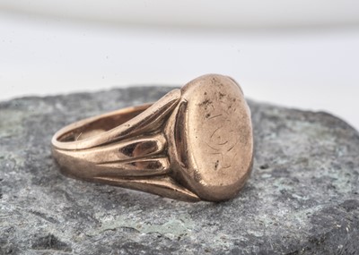 Lot 146 - A Victorian 9ct gold signet ring
