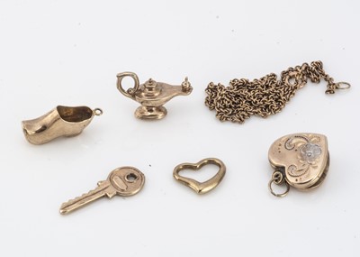 Lot 155 - A 15ct gold oval linked chain with barrel clasp