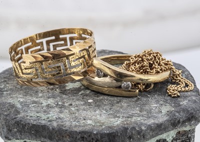 Lot 166 - An 18ct gold diamond crossover dress ring