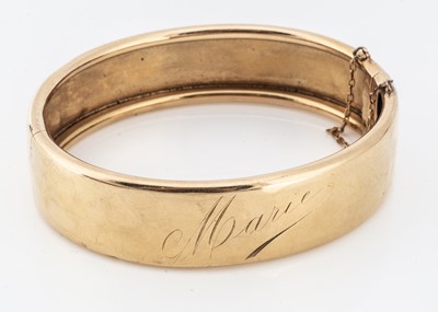 Lot 178 - A French yellow metal hinged bangle