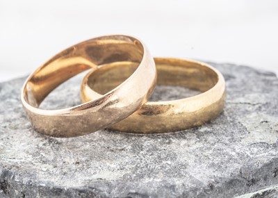 Lot 181 - Two yellow metal wedding bands