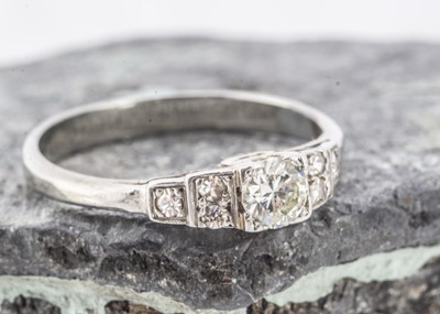 Lot 203 - An art deco stepped diamond solitaire ring