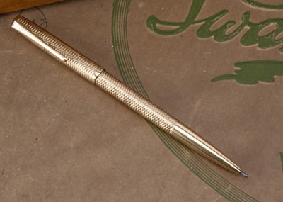 Lot 240 - A 1960s 9ct gold biro by Yard O Led
