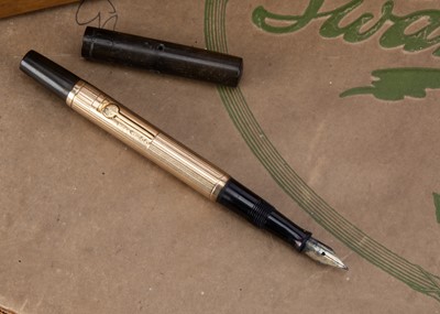Lot 242 - An Art Deco period brown Bakelite and 9ct gold mounted fountain pen by Ideal