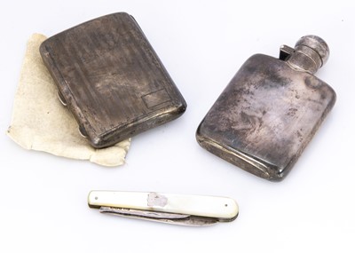 Lot 293 - Three small collectable items of silver