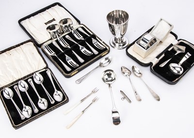 Lot 332 - A small collection of silver items