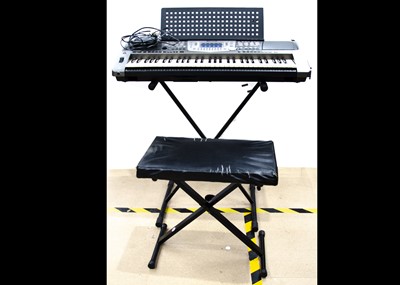 Lot 595 - Yamaha Keyboard
