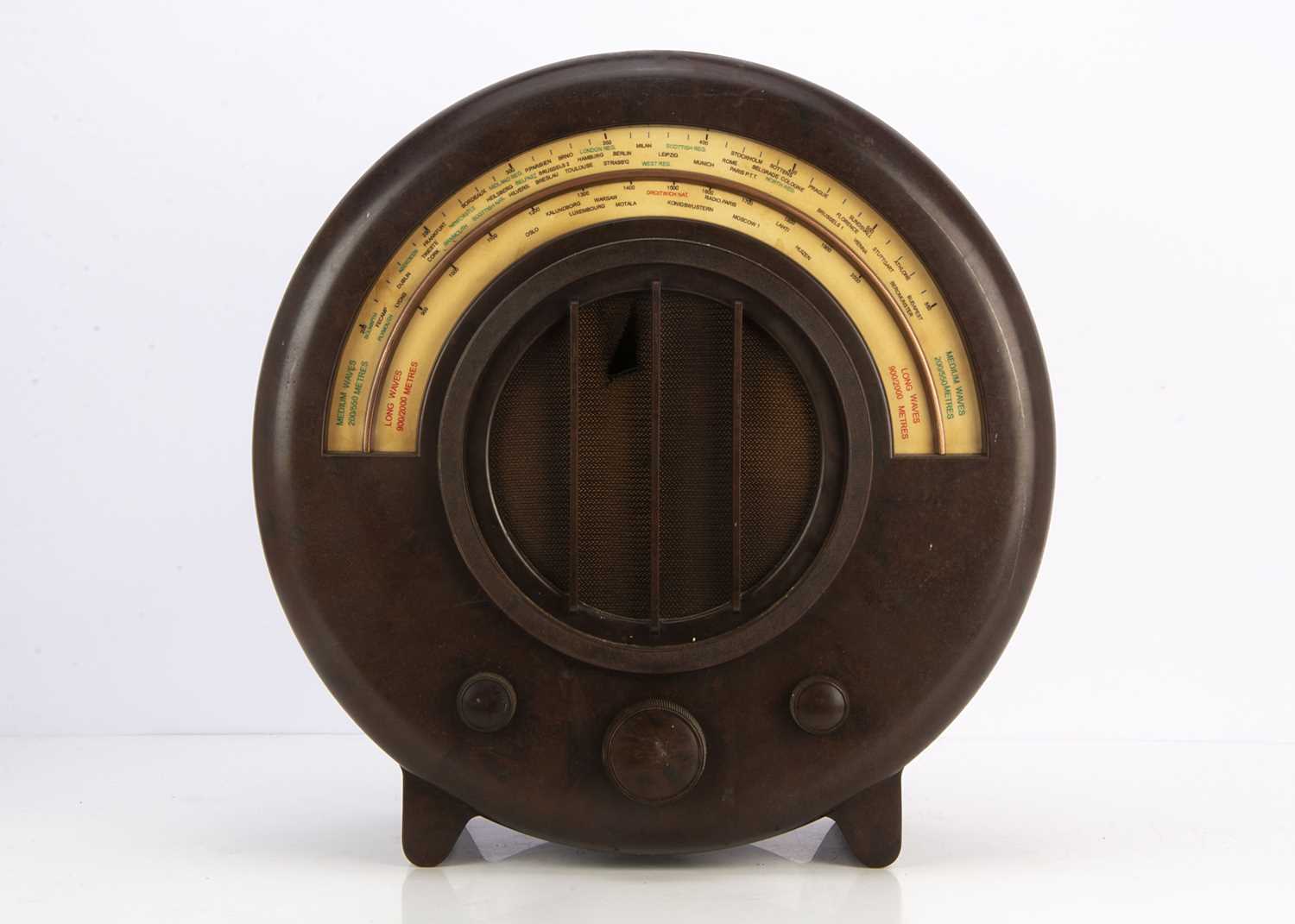 Lot 600 - Art Deco Bakelite Radio