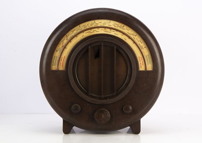 Lot 600 - Art Deco Bakelite Radio
