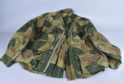 Lot 685 - A 1956 Belgian Paratrooper smock