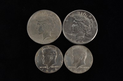 Lot 136 - Two United States Silver 'Peace' Dollars