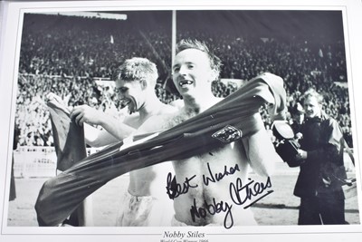 Lot 102 - World Cup 1966 Prints / Autographs