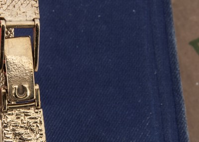Lot 85 - An Omega manual wind 9ct gold lady's wristwatch